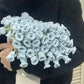 Coperta con bouquet di fiori all'uncinetto