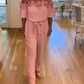 👗 Elegante tuta con spalle scoperte e dettagli a volant – Comoda, femminile e che valorizza la figura