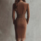 Elegante abito plissettato con cintura da donna