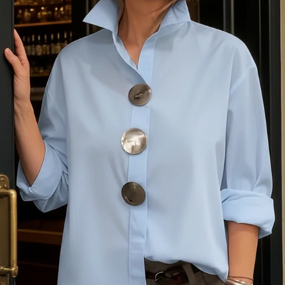 Camicetta oversize da donna con bottoni appariscenti