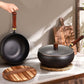 🔥Pentola in ghisa spessa senza rivestimento con coperchio – Distribuzione uniforme del calore, ghisa resistente e perfetta per la cottura lenta🥘