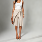 Eleganti pantaloni culotte da donna con laccetti sul davanti e gamba larga.