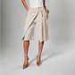 Eleganti pantaloni culotte da donna con laccetti sul davanti e gamba larga.