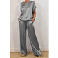 Set composto da un elegante top e un paio di pantaloni a gamba larga da donna