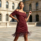 Abito da donna con spalle scoperte, spalline e frange