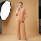 Set da donna composto da un top con scollo a V, stampa a quadri e volant sulle maniche, e un paio di pantaloni