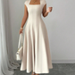 Elegante abito da donna dalla linea ad A con scollo quadrato, modello aderente, abito lungo