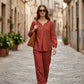 🔥-50%👗 Set da donna con top con scollo a V e pantaloni larghi – Outfit casual a due pezzi🍃, perfetto sia a casa che in città
