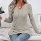 Top in maglia da donna con scollo a V e orlo asimmetrico