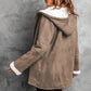 Cappotto da donna con cappuccio in finta pelle scamosciata e fodera in peluche sintetico