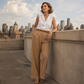 Pantaloni da tailleur a vita alta e gamba larga da donna