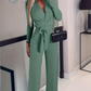Elegante tuta monocolore, sexy, dalla vestibilità aderente e con scollo a V