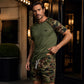 Set da uomo composto da camicia a maniche corte mimetica casual e shorts