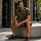 Set da uomo composto da camicia a maniche corte mimetica casual e shorts