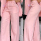 Completo da donna elegante con blazer a revers dentellato e pantaloni a gamba larga