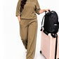 Completo casual da donna: top a maniche corte e pantaloni