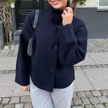 Cappotto corto da donna con colletto rialzato e monopetto