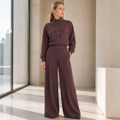 Completo due pezzi da donna: giacca elegante e pantaloni a gamba larga