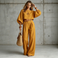 Completo casual da donna: top corto e pantaloni a gamba larga