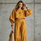 Completo casual da donna: top corto e pantaloni a gamba larga