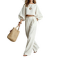 Completo casual da donna: top corto e pantaloni a gamba larga