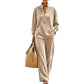 Completo da donna: camicia a maniche lunghe con bottoni e pantaloni a gamba larga