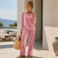 Completo da donna: camicia a maniche lunghe con bottoni e pantaloni a gamba larga