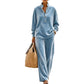 Completo da donna: camicia a maniche lunghe con bottoni e pantaloni a gamba larga